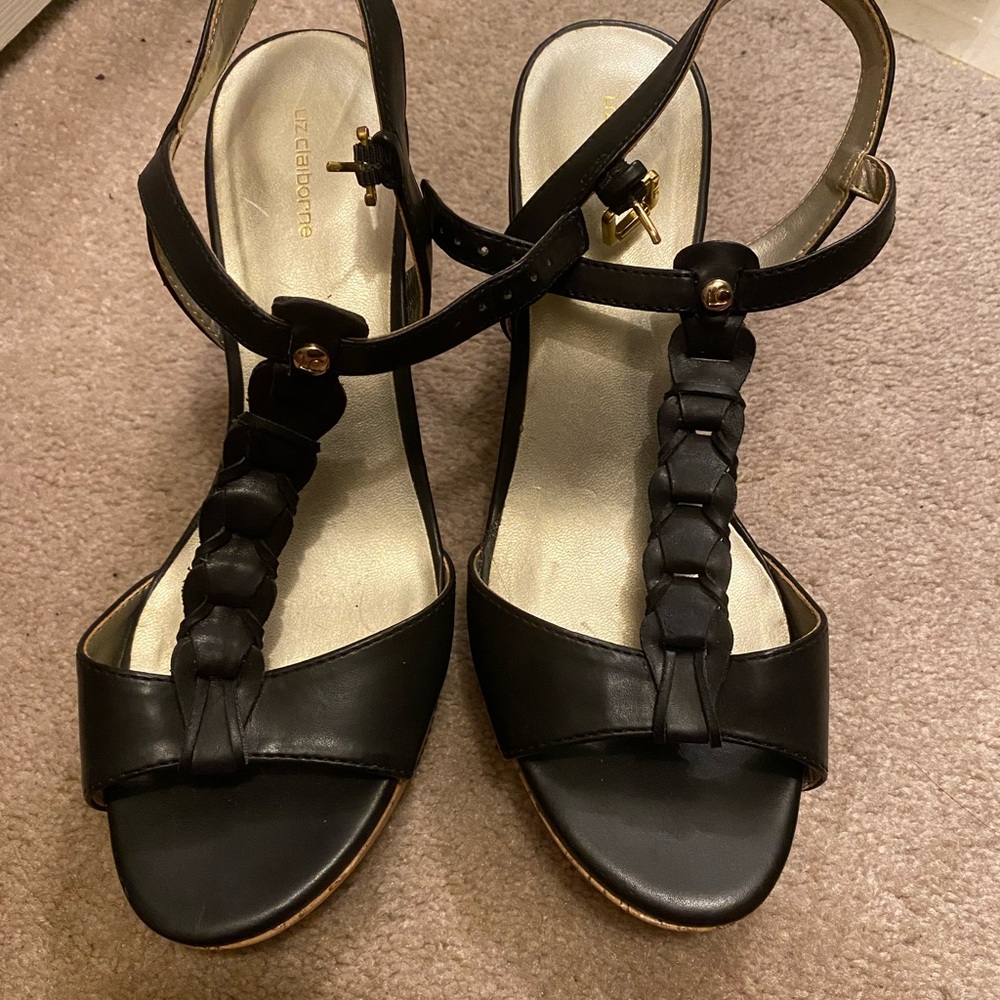 Black wedges